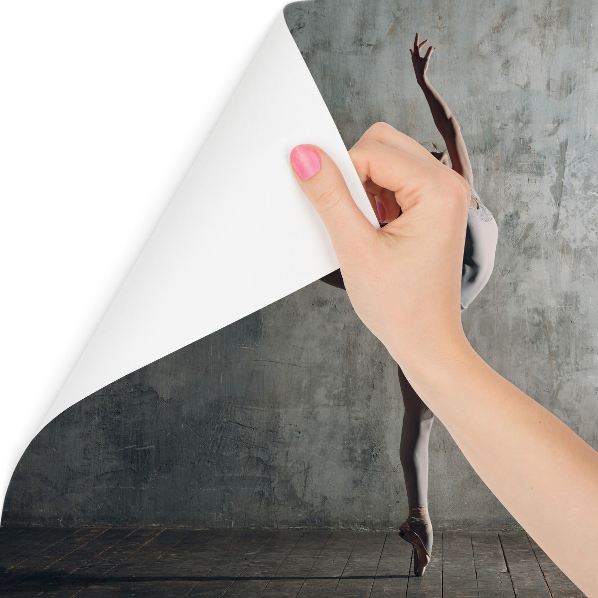 Fototapet Dansende Ballerina På En Betongvegg Bakgrunn