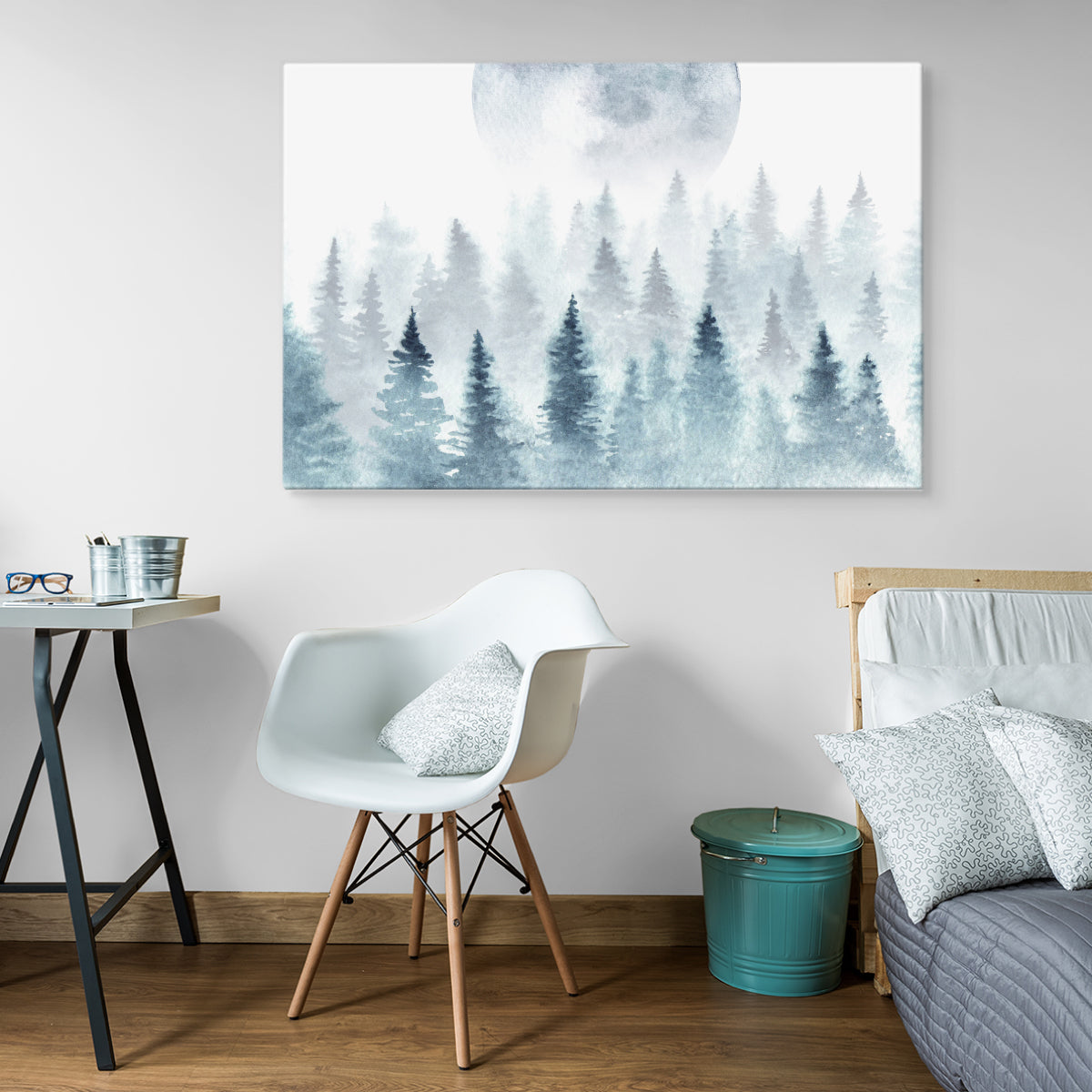 Månen over tåkete skogen