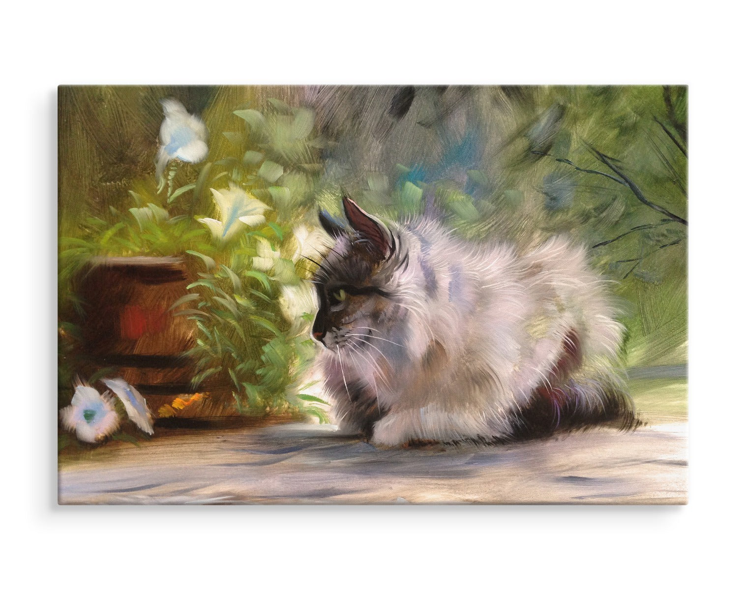 En katt blant det grønne, som om den var malt