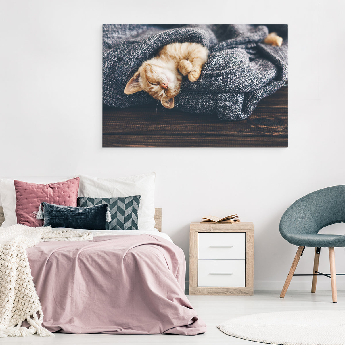 Sovende ingefær kattunge