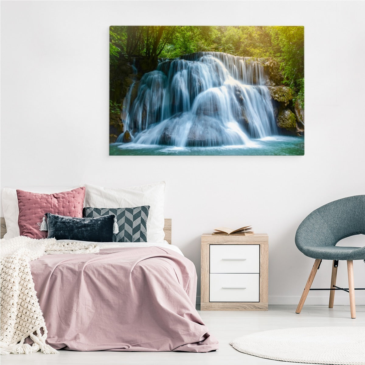 Foss midt i en 3d-skog
