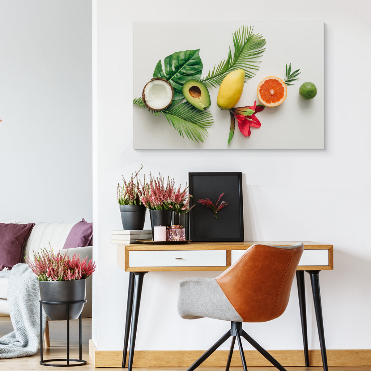 Fargerik tropisk frukt og blader