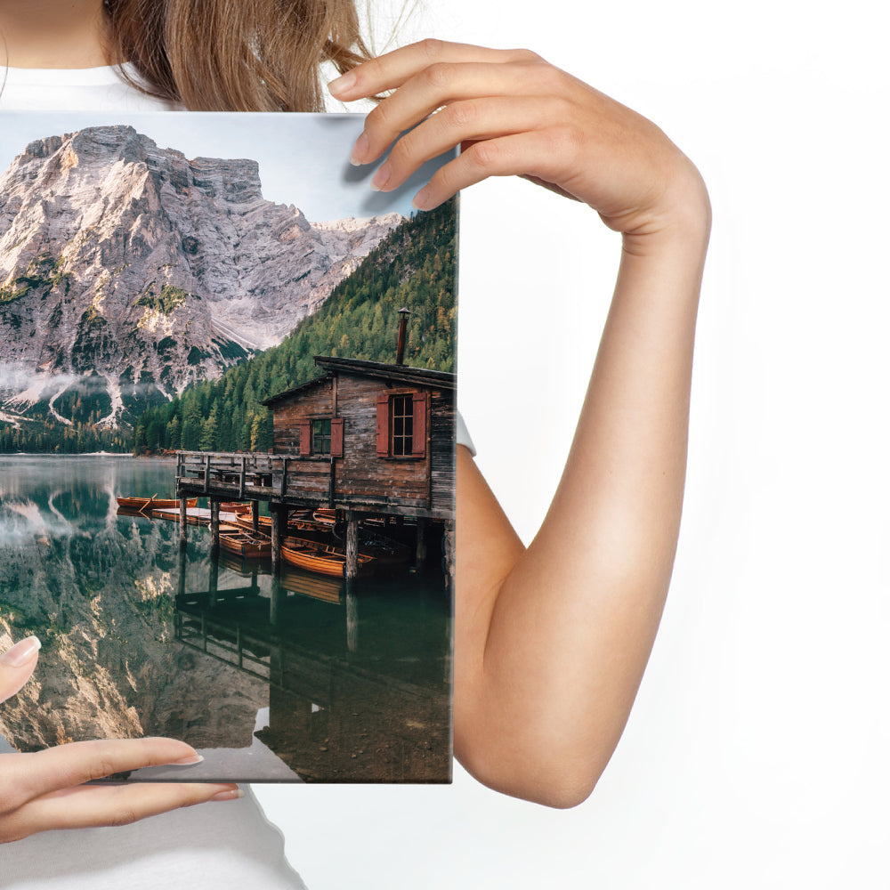 Wild lake braies, italia