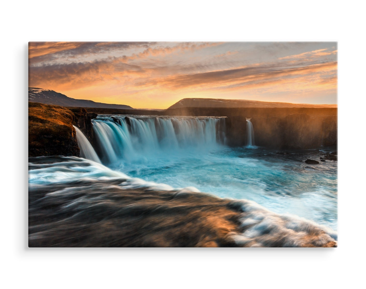 Den majestetiske fossen på island