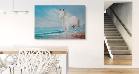 Hvit hest på kysten